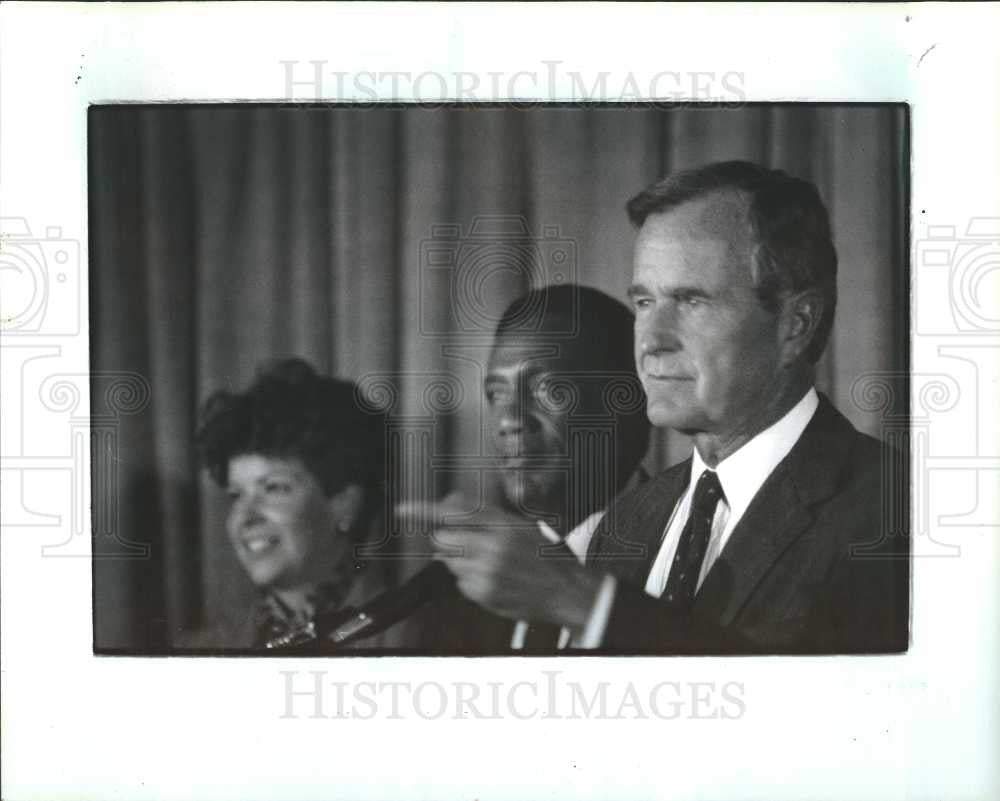 1986 Press Photo George Bush Vice President Bill Lucas - Historic Images