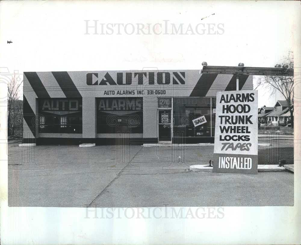 1974 Press Photo Gasoline Station Morang Nottingham - Historic Images