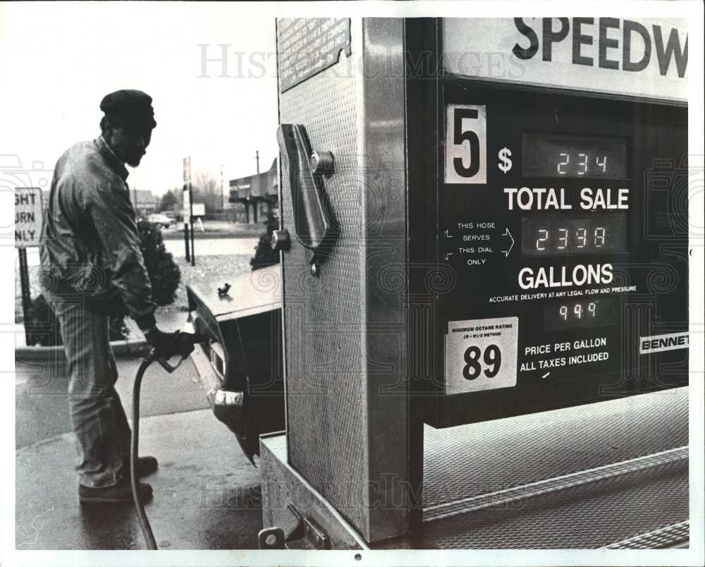 1983 Press Photo gasoline station Michigan gas prices - Historic Images