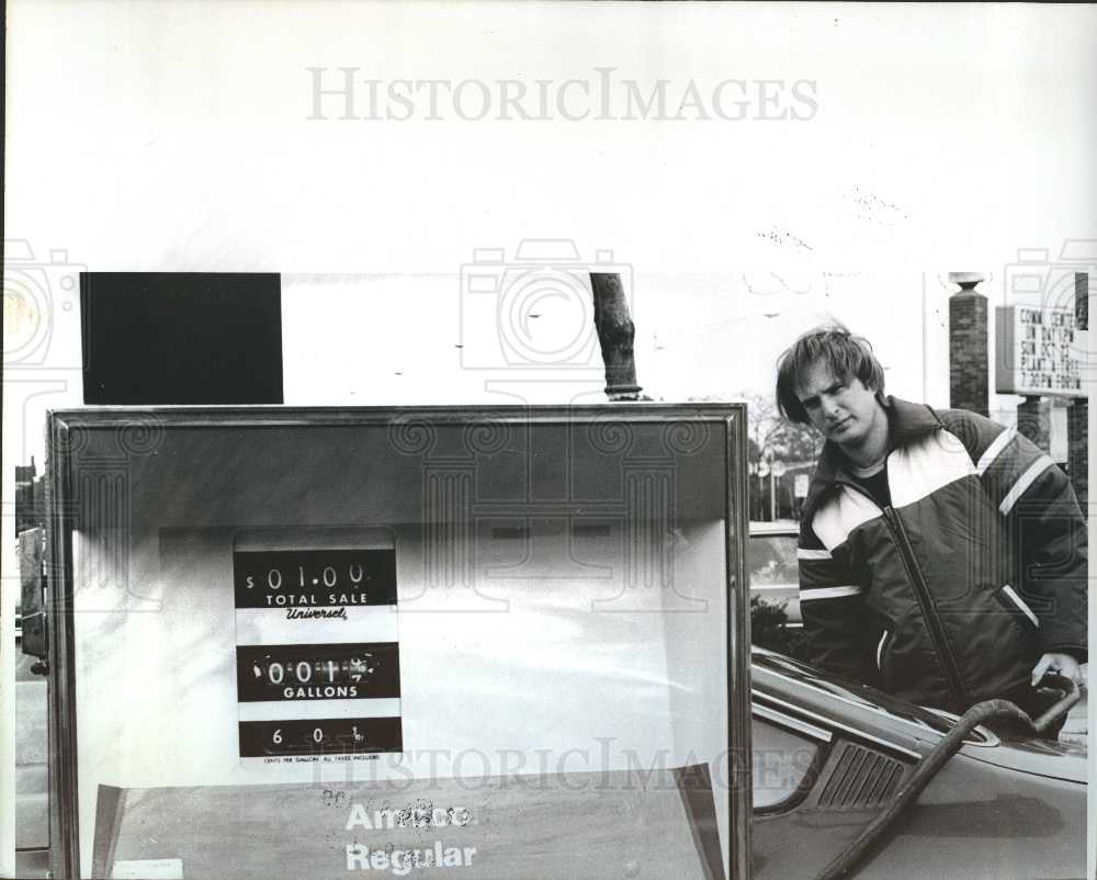1977 Press Photo gasoline station - Historic Images