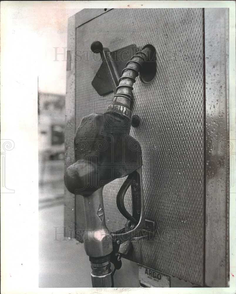 1979 Press Photo gasoline fueling station - Historic Images
