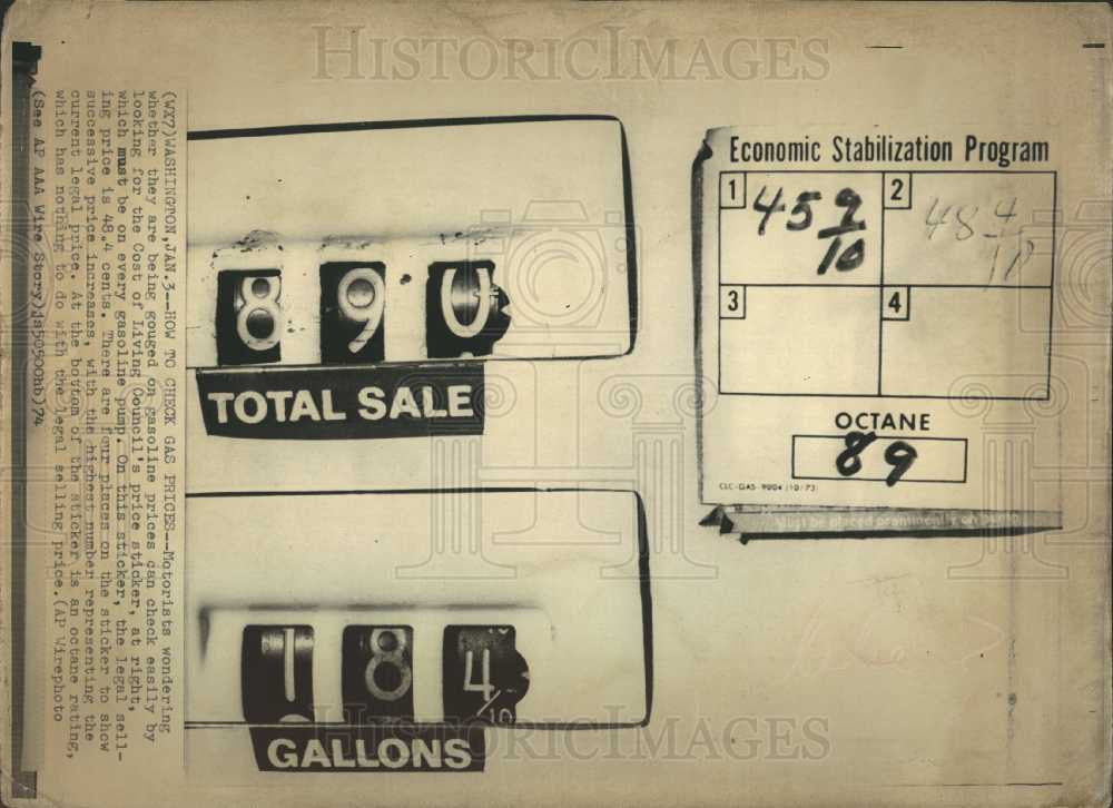 1974 Press Photo Gasoline Prices at Station - Historic Images