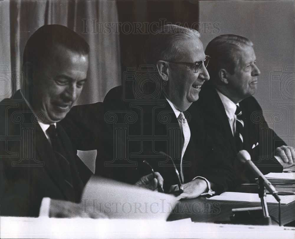 1969 Press Photo Edward Cole James Roche George Russell - Historic Images