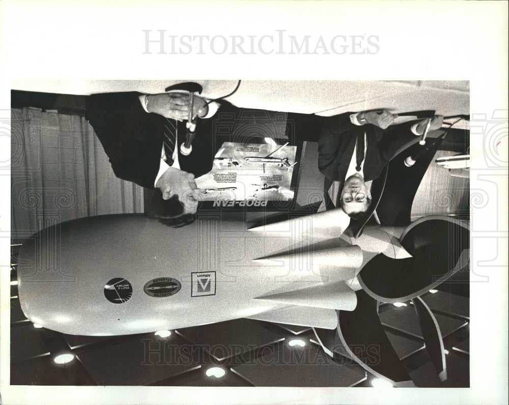 1987 Press Photo Blake Wallace, GM, Allison Gas Turbine - Historic Images
