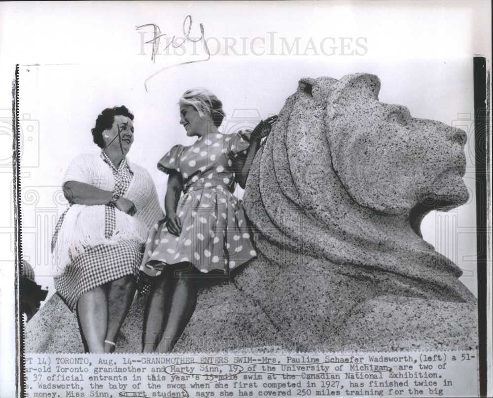 1962 Press Photo Pauline Wadsworth Marty Sinn swim race - Historic Images