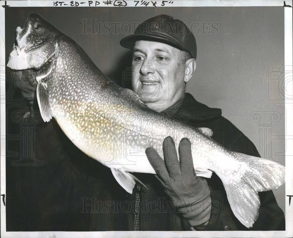 1956 Press Photo fishing catch activity - Historic Images
