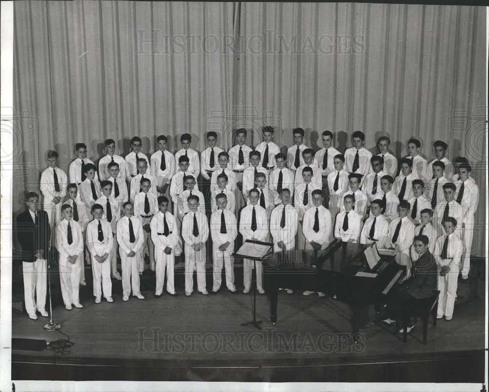 1942 Press Photo Ford Trade School Glee Club - Historic Images