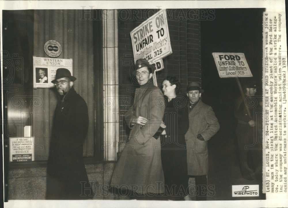 1937 Press Photo Ford St. Louis picket line strike - Historic Images