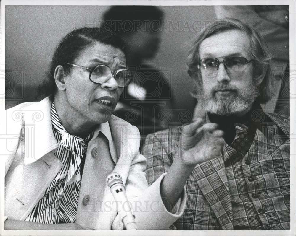 1977 Press Photo Edith Woodburg Bill Smith council - Historic Images