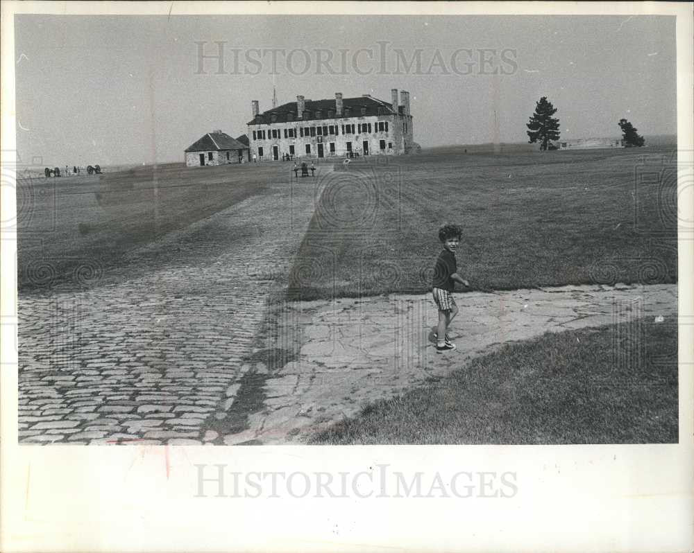 1975 Press Photo Fort Niagara, New York. - Historic Images