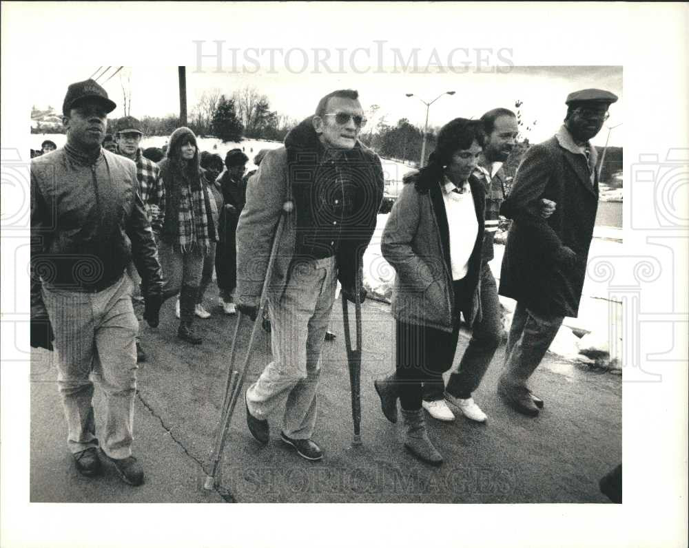 1987 Press Photo man crutches joins march Demonstration - Historic Images