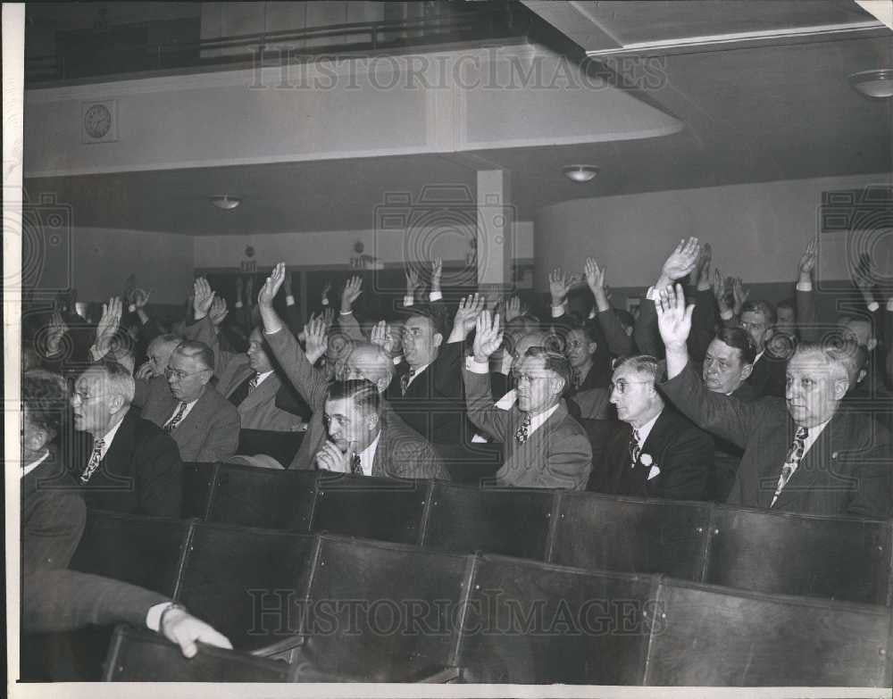 1995 Press Photo members of hudson(union meeting) - Historic Images