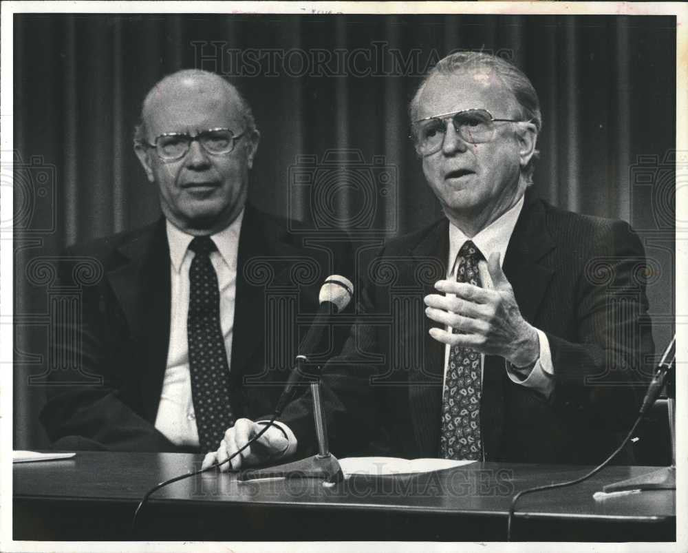 1986 Press Photo GM Chairman Roger Smith  Detroit - Historic Images