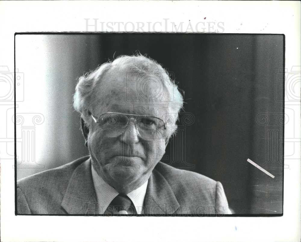 1989 Press Photo Roger Smith,Chairman - Historic Images
