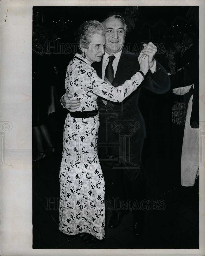 1974 Press Photo James Quello wife politician - Historic Images