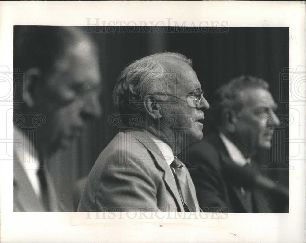 1988 Press Photo Roger Smith GM chairman - Historic Images