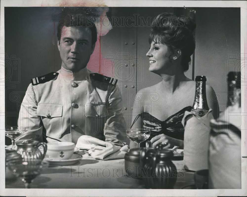 1965 Press Photo THE CAPTAINS PARTY,ROGER SMITH ,LISA D - Historic Images