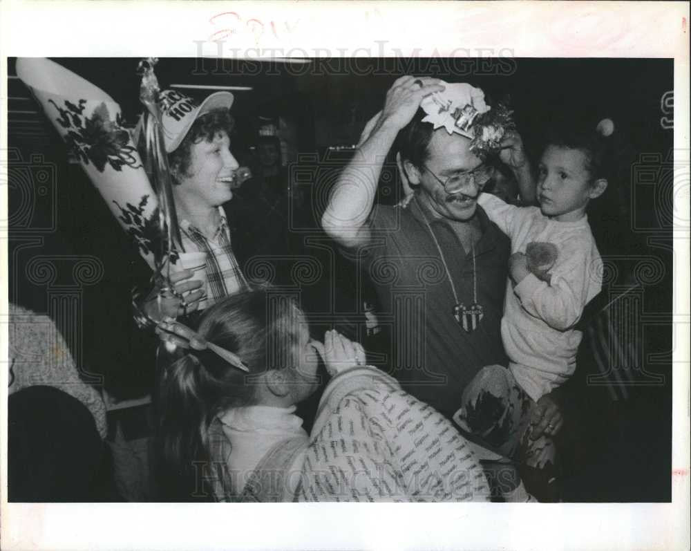 1999 Press Photo Randy Smith Metro Airport Carol Jesse - Historic Images