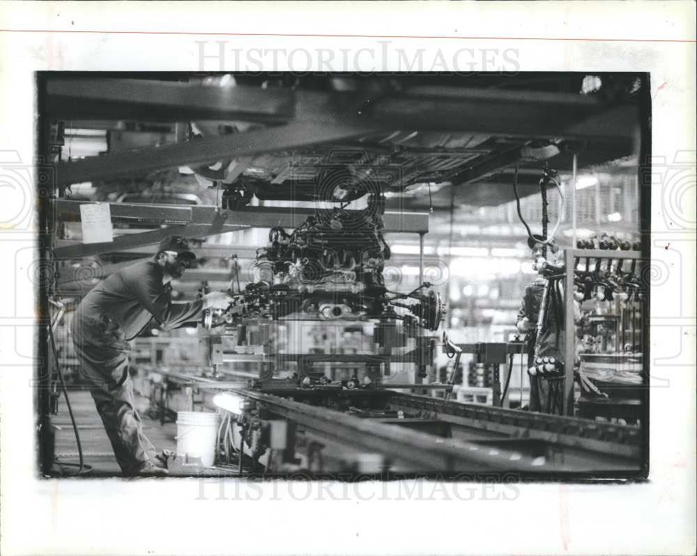 1990 Press Photo Greg Nelson, Ford Wixom Assembly Plant - Historic Images