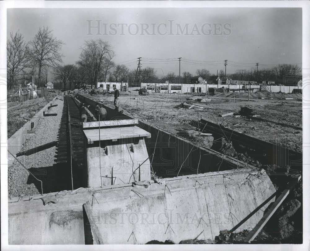 1952 Press Photo Ford Ypsilanti Plant  Construction - Historic Images