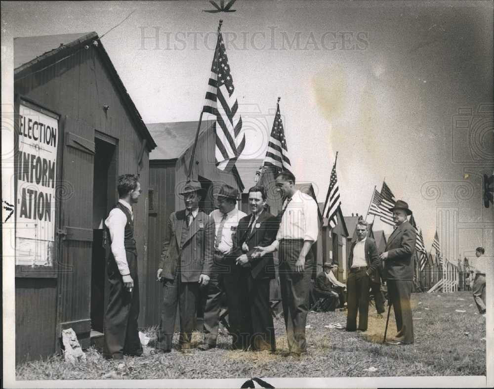 1942 Press Photo Ford Motor Co, Union Elections voting - Historic Images