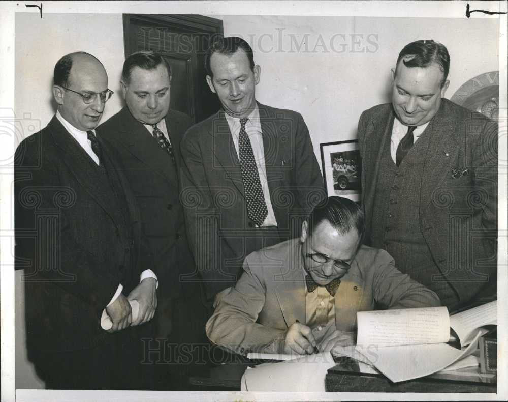 1942 Press Photo Members - Historic Images