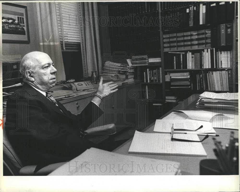 1978 Press Photo otis.M Smith, books, office - Historic Images