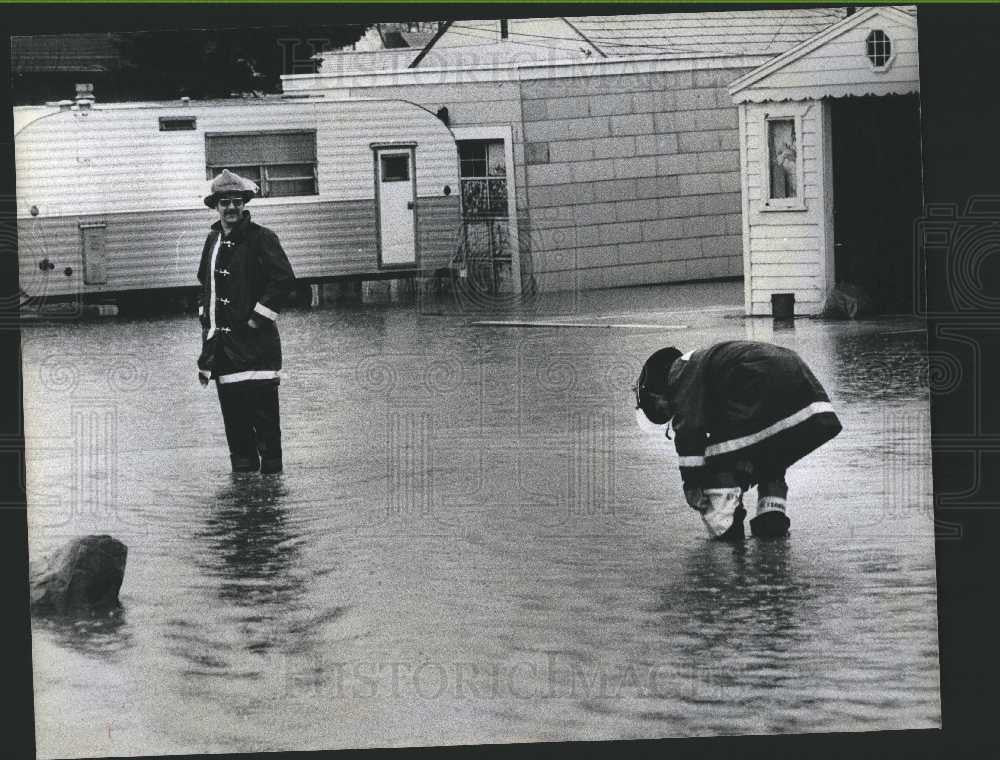 1980 Press Photo Flood - Historic Images