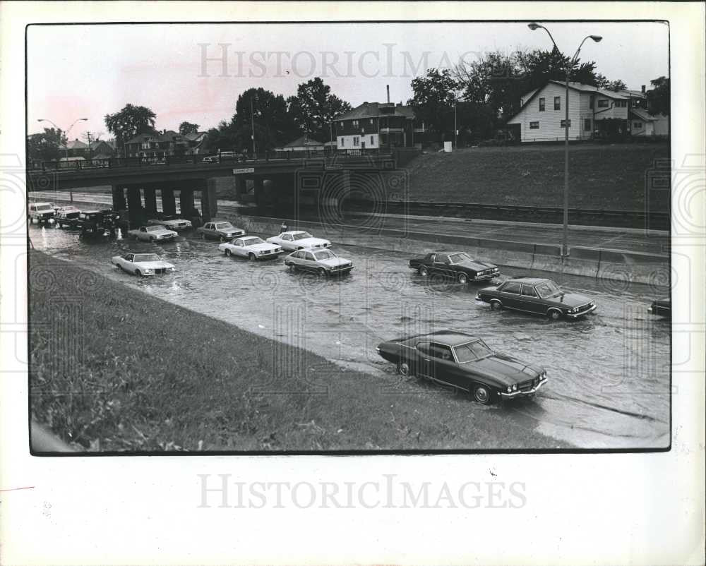 1980 Press Photo Storm Flood north Lodge Freewax - Historic Images