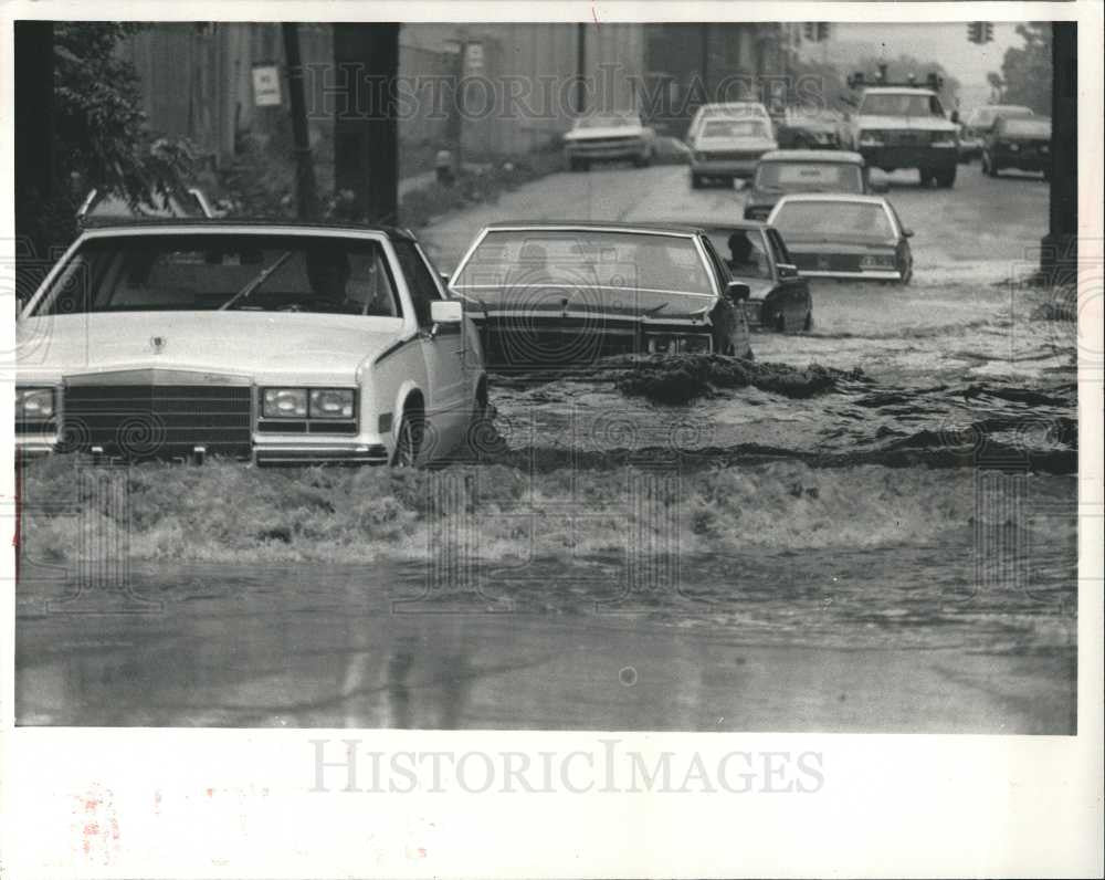 1983 Press Photo FLOOD DETROIT  1883 - Historic Images