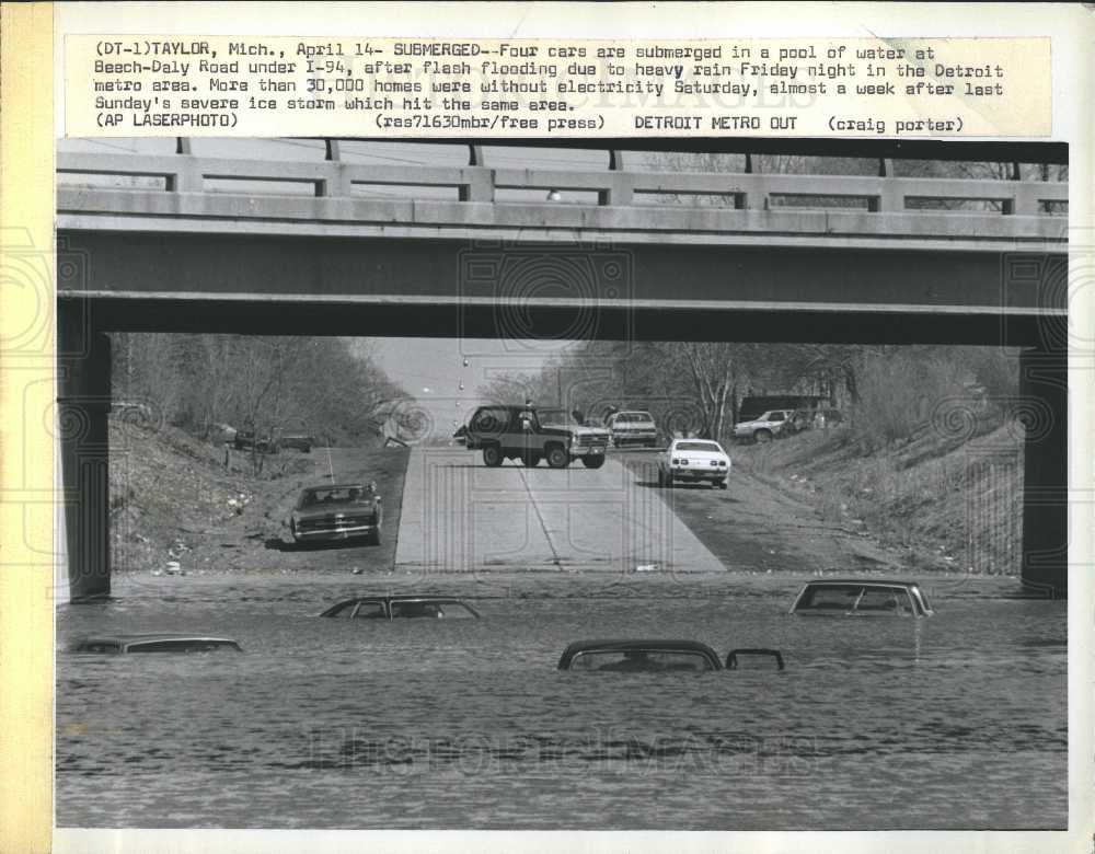 1979 Press Photo Detroit area floods submerged cars - Historic Images