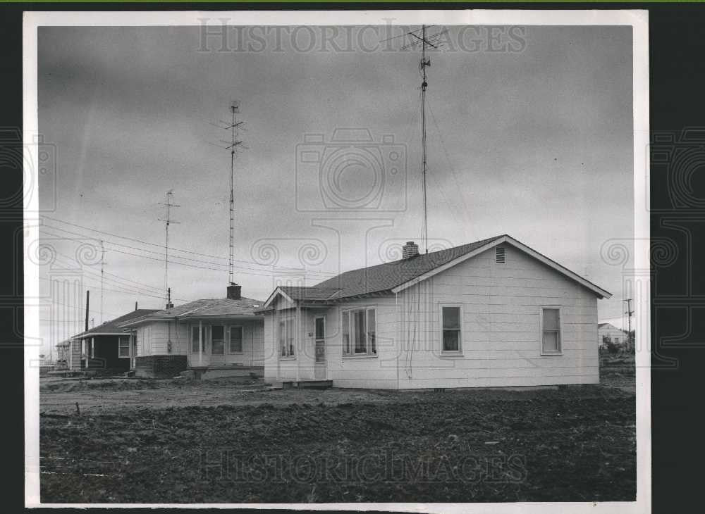 1954 Press Photo Flint Coldwater Road Homes Tornado - Historic Images