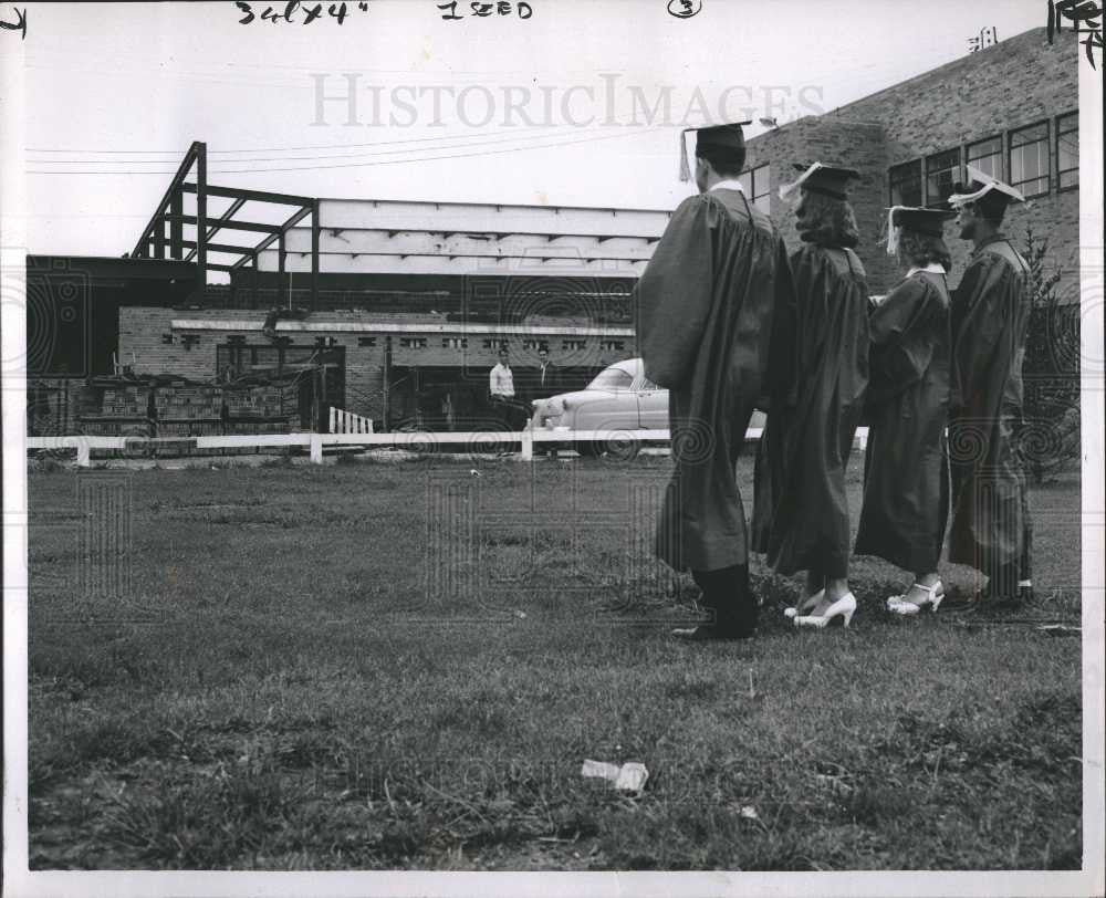 1954 Press Photo Flint Michigan Tornado School Graduate - Historic Images
