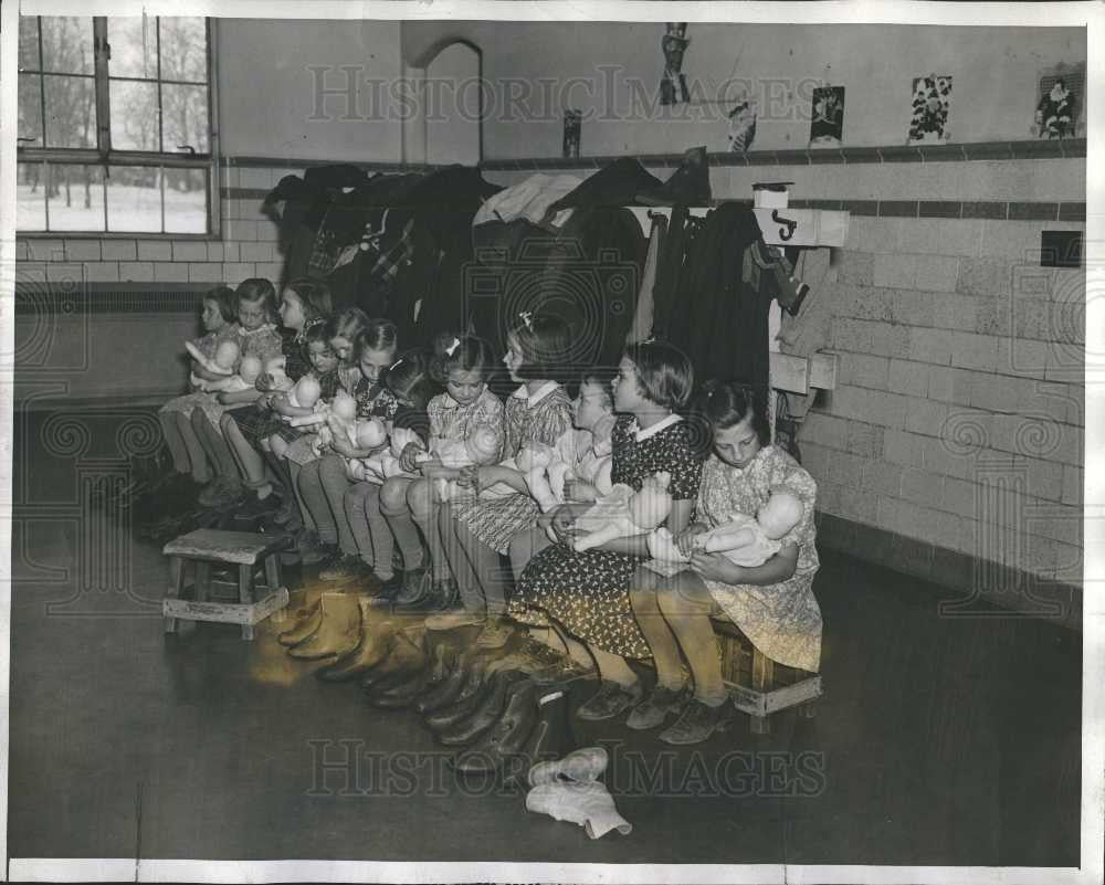 1940 Press Photo Girls - Historic Images