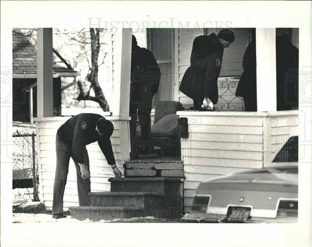 1987 Press Photo Flint police Russell Avenue House - Historic Images
