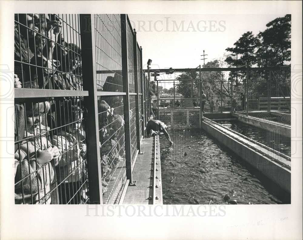 1989 Press Photo Fishing Industry Michigan School - Historic Images