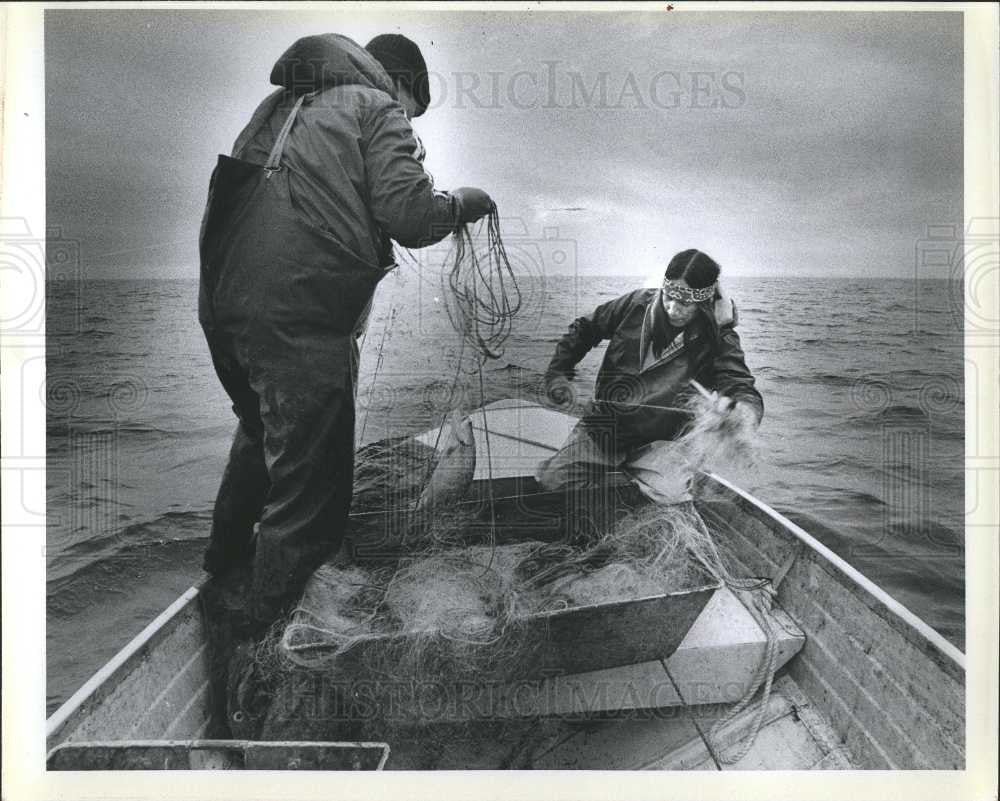 1970 Press Photo Fishing Indian - Historic Images