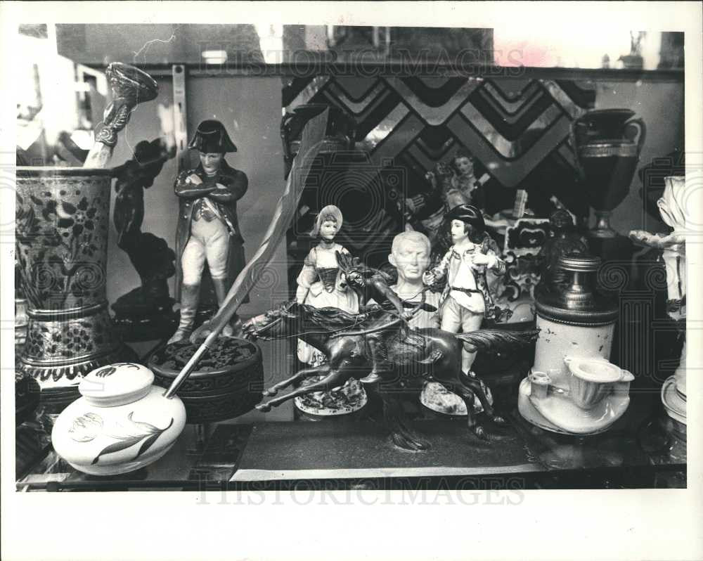 1983 Press Photo flea-market bazaar secondhand-goods - Historic Images