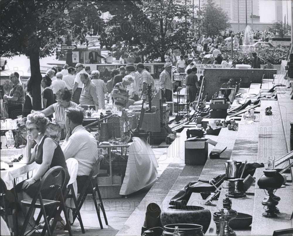 1969 Press Photo Flea Market - Historic Images