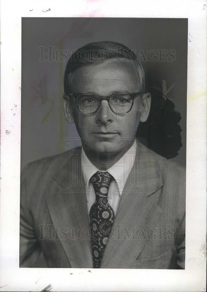 1976 Press Photo F. Alan Smith GM Canada president - Historic Images