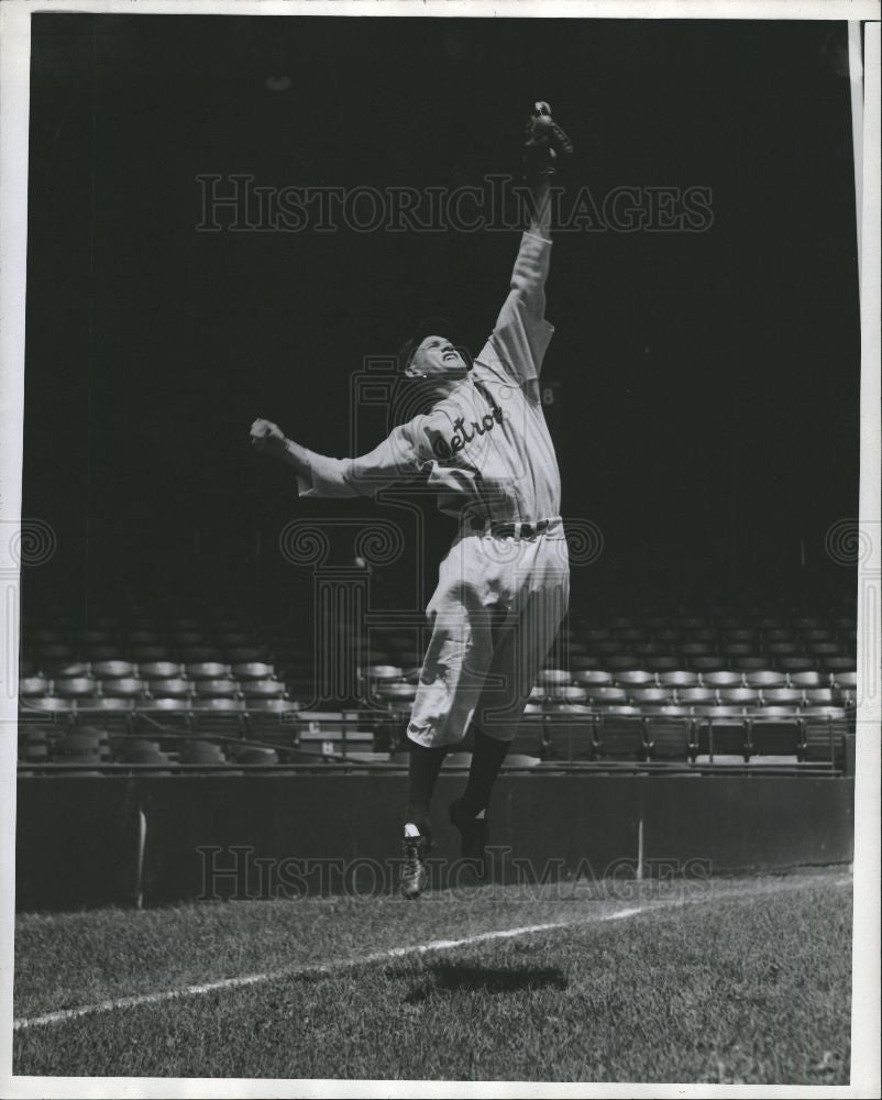 1939 Press Photo Sale Smith - Historic Images