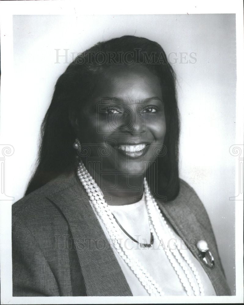 1993 Press Photo G. Ann Smith Manager Huntington Banks - Historic Images