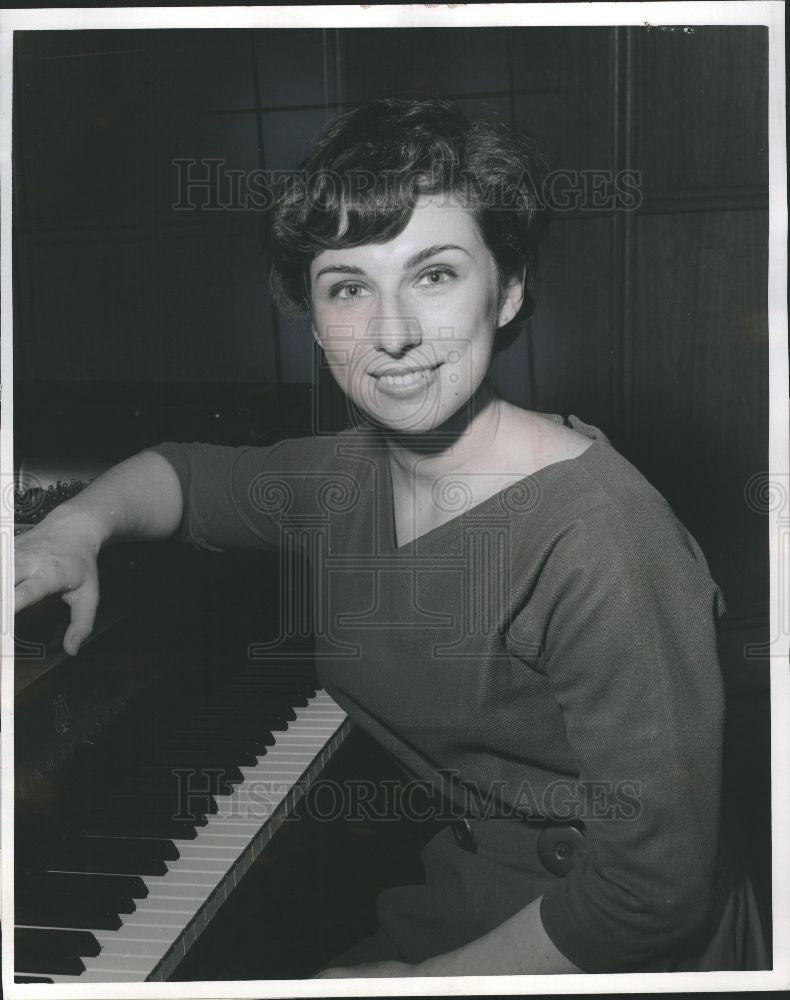 1966 Press Photo Rita sloane in annual music festival - Historic Images