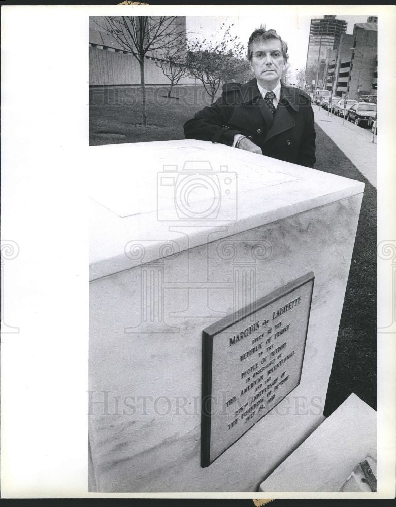 Press Photo Craig Smith Detroit Lafayette statue - Historic Images