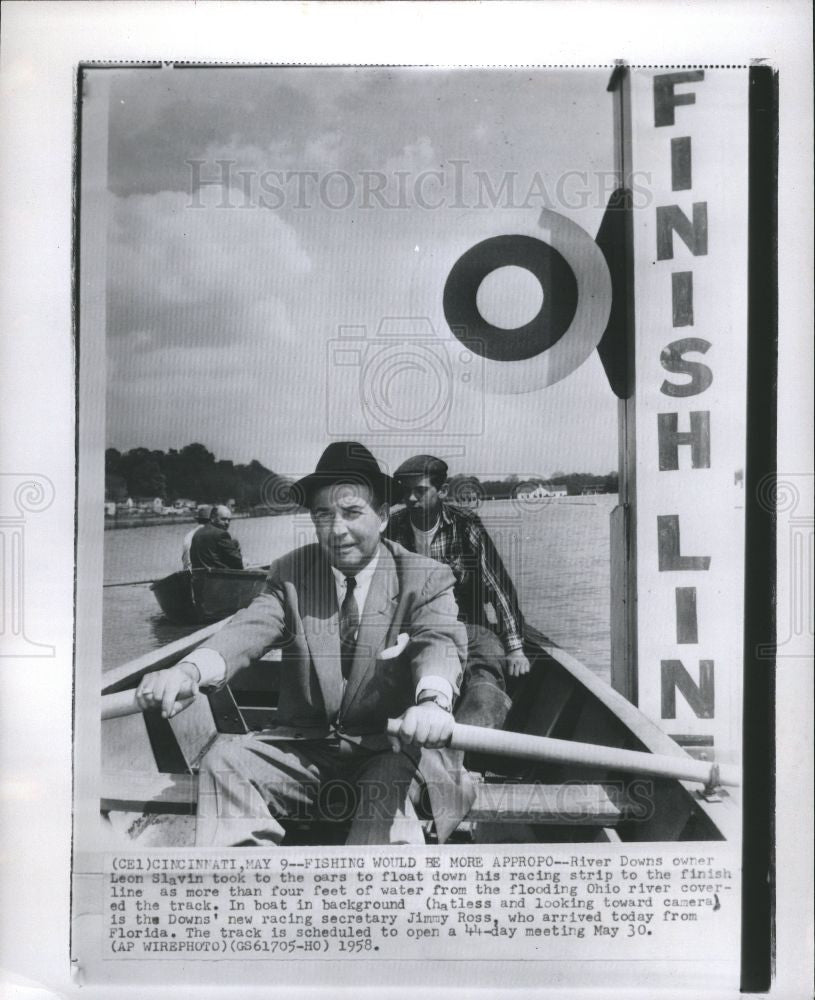 1958 Press Photo Leon Slavin River Downs Ohio Flooding - Historic Images