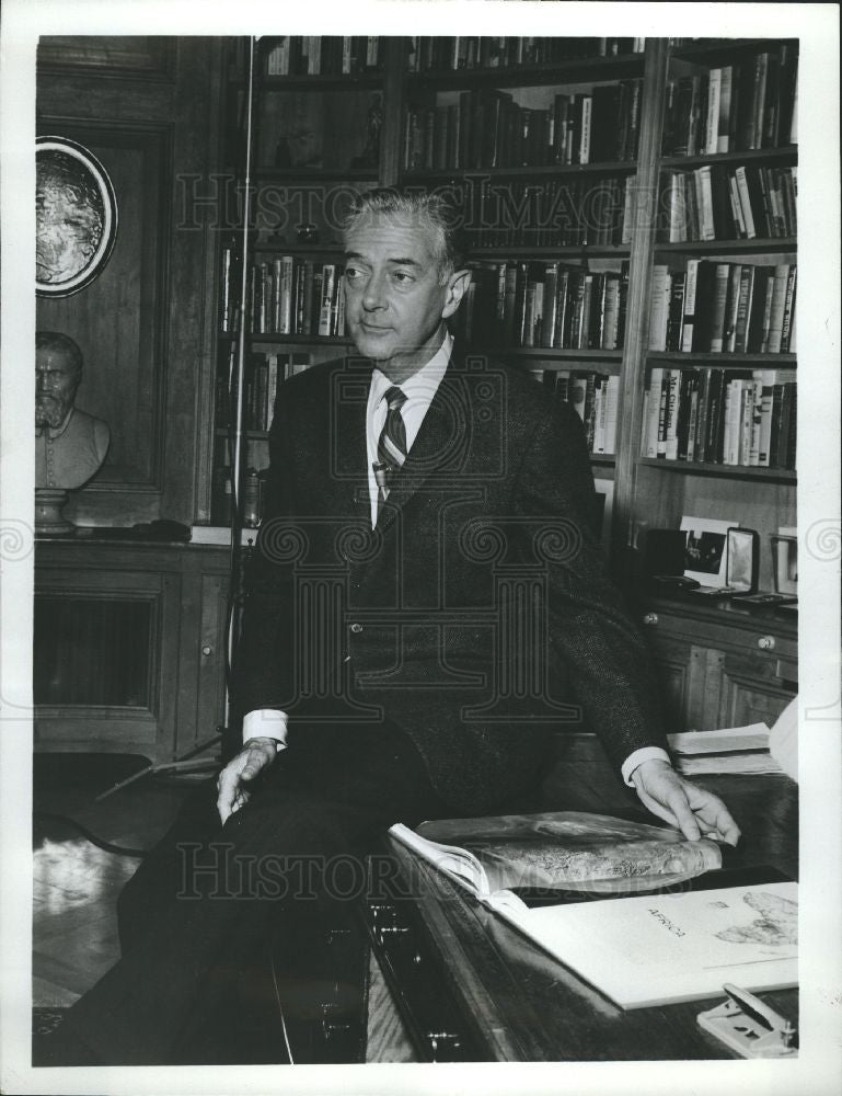 1967 Press Photo Howard K Smith ABC TV Africa Reporter - Historic Images