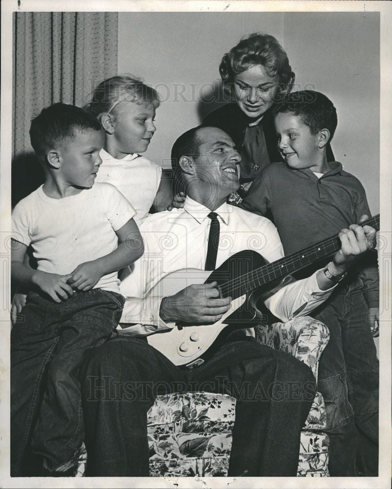 1960 Press Photo Hal Smith of Family - Historic Images