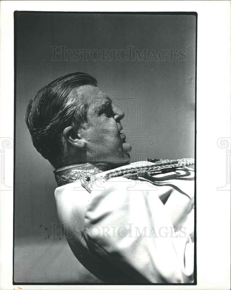 1982 Press Photo Smith band intermission bow music - Historic Images