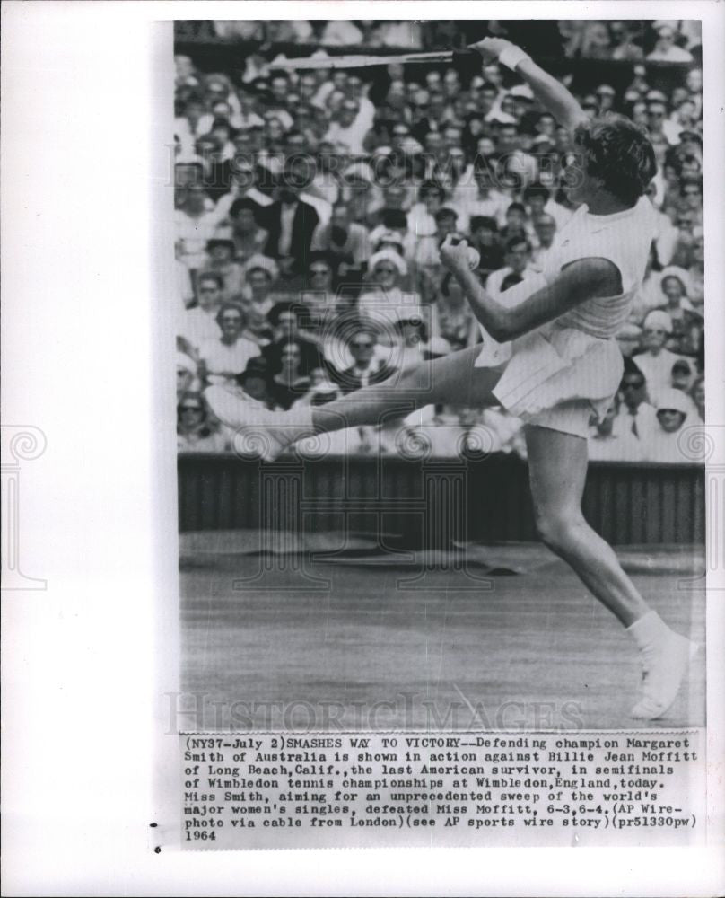 1964 Press Photo Margaret Smith competes at Wimbledon - Historic Images