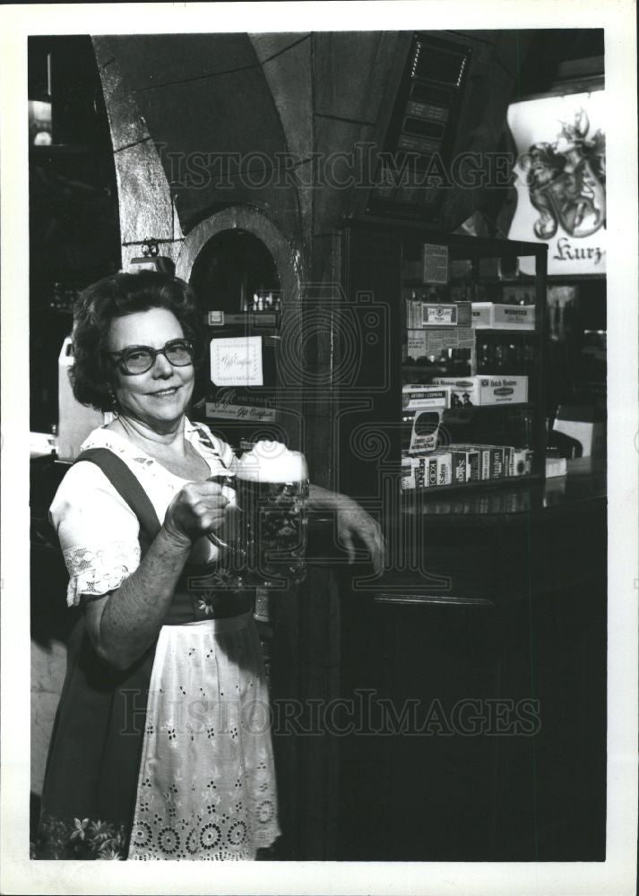 1985 Press Photo Mae Smith Dakota Inn Restaurant - Historic Images